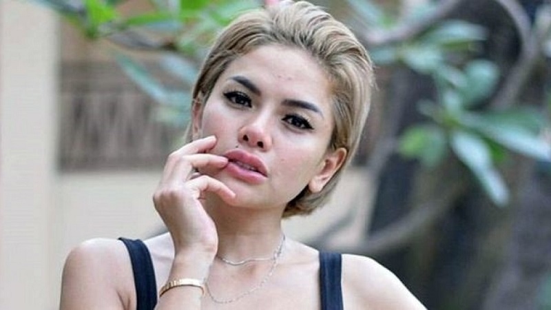 wow-berpose-tanpa-busana-bentuk-tubuhnya-jadi-sorotan