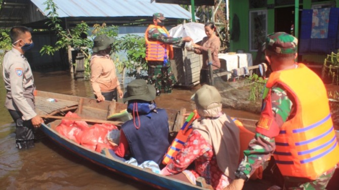 bantuan untuk korban banjir kelurahan marang