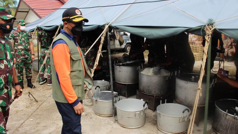 Kepala BNPB tinjau dapur umum korban banjir di Kalteng