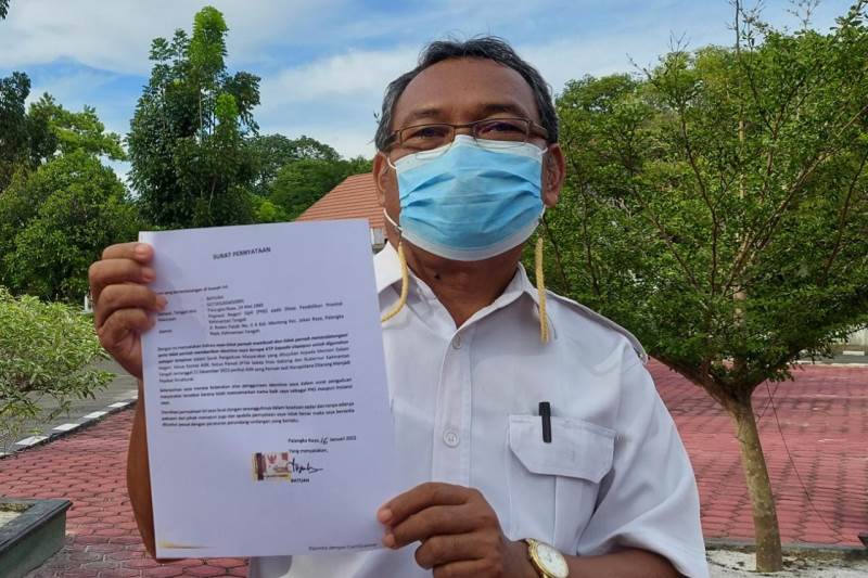 Batuah tunjukan surat pernyataan pencatutan nama dan KTPnya oleh pihak tidak bertanggung jawab