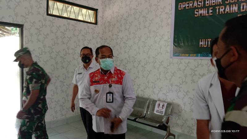 Kepala Dinas Kesehatan Provinsi Kalimantan Tengah Suyuti Syamsul, saat menghadiri kegiatan operasi bibir sumbing di RS TNI, Rabu (8/3/2022). (SYAHYUDI/PROKALTENG)