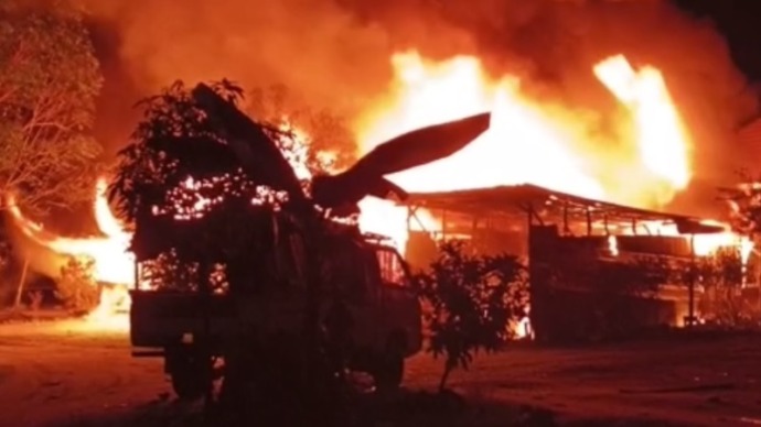 Kebakaran di Jalan G Obos VI Kelurahan Menteng, Kecamatan Jekan Raya, Kamis (30/3) malam. (IST)