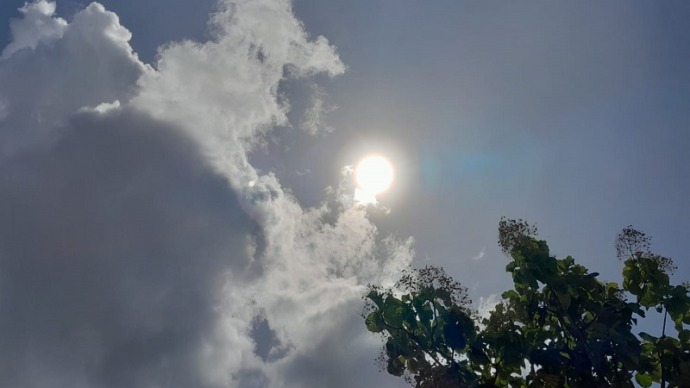 Matahari pagi mulai memancarkan cahaya. BMKG Stasiun Meteorologi Tjilik Riwut Kota Palangka Raya, mengimbau masyarakat selalu waspada, terhadap terjadinya potensi cuaca ekstrem. (FOTO:MARINI/PROKALTENG.CO
