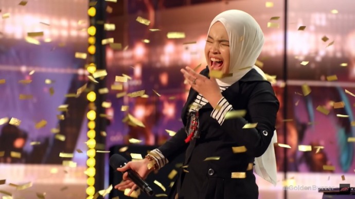 Putri Ariani, penyanyi remaja asal Jogja yang langsung mendapat Golden Buzzer dari Simon Cowell di audisi America's Got Talent-YouTube America's Got Talent-