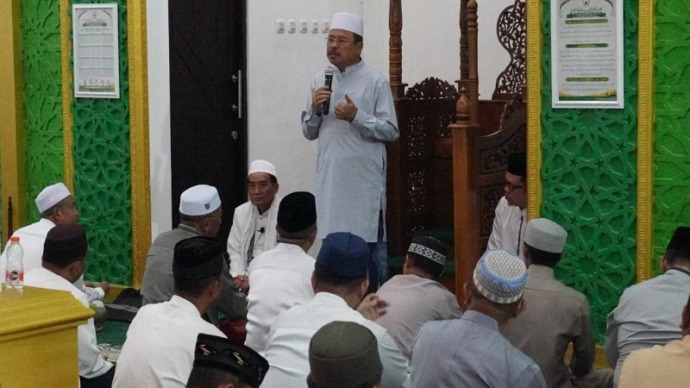 Sekda Kalteng Nuryakin, memberikan sambutan di Masjid Al Amanah, Kompleks Kantor Gubernur, Selasa (4/7).(BIRO ADPIM KALTENG)