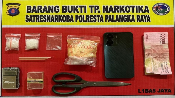 Terduga pelaku inisial RP (36) dengan tindak pidana narkotika di Jalan Raden Saleh III A, Sabtu (15/7).(POLRESTA PKY)