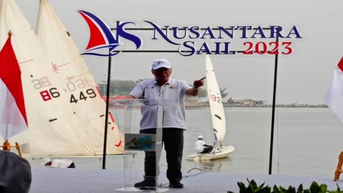 Menteri PUPR Basuki Hadimuljono saat melepas kapal-kapal yang mengikuti Nusantara Sail 2023, berlayar menuju IKN. --