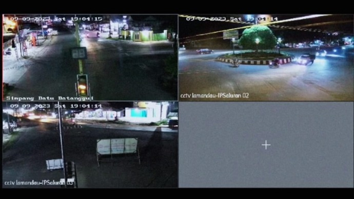 Smart CCTV menjadi salah satu teknologi perkotaan yang diluncurkan di Kota Nanga Bulik saat ini. Ada 4 titik area penempatan CCTV. Diantaranya di tugu simpang tiga Kujan, Lampu merah pertigaan Batu Batanggui, Bundaran E, RSUD Lamandau, pungkasnya.(FOTO : BIB/FREE)