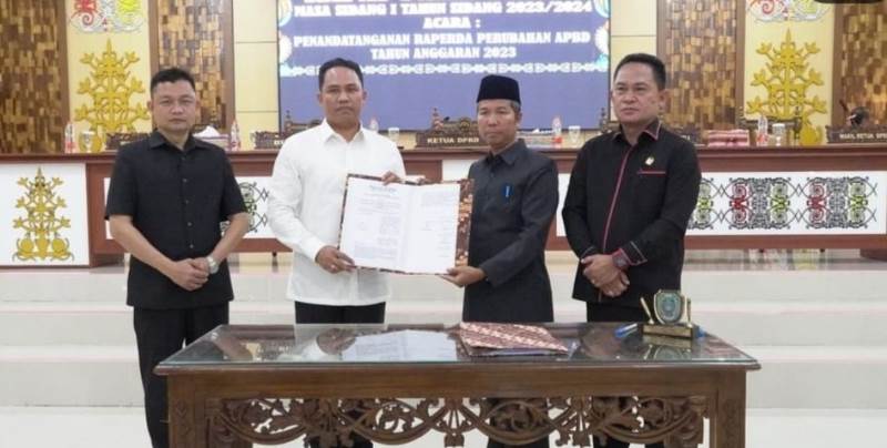 Bupati Lamandau Bersama DPRD Tetapkan Ranperda Perubahan APBD 2023