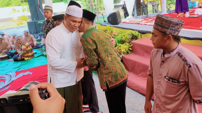 Bupati Lamandau Pamit dan Serahkan Insentif Ustaz-Ustazah dan Marbot Masjid