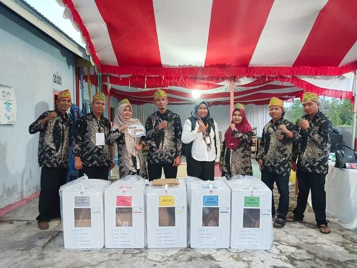 Anggota KPPS TPS 4 di Petuk Katimpun Kota Palangka Raya (BPJS Kesehatan untuk Prokalteng.co)