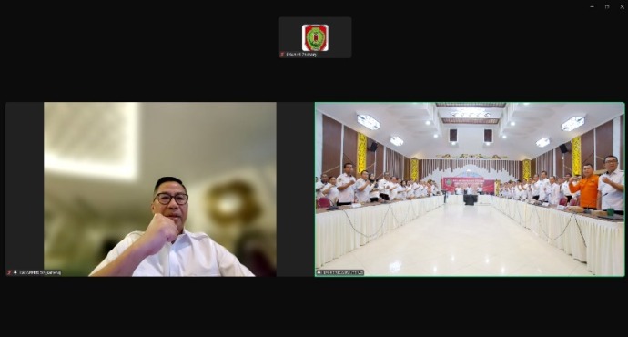 Kepala Bapperida Provinsi Kalteng Leonard S. Ampung saat menyampaikan sambutan via Zoom Meeting, Rabu (19/2/2025). (MMCKALTENG)