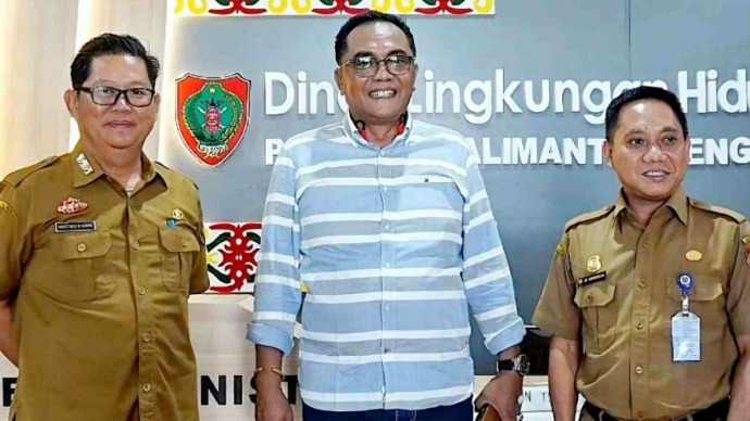 Kunjungan kerja dari Anggota Komisi XII DPR RI Fraksi PDI Perjuangan, Sigit Karyawan Yunianto ke Dinas Lingkungan Hidup Provinsi Kalteng, Selasa (25/2). (MMC KALTENG)