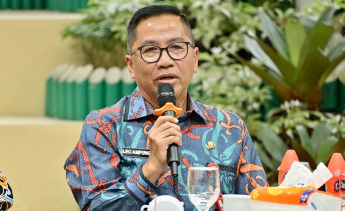 Kepala Bapperida Provinsi Kalteng Leonard S. Ampung saat menyampaikan sambutan, Kamis (27/2). (MMCKALTENG)