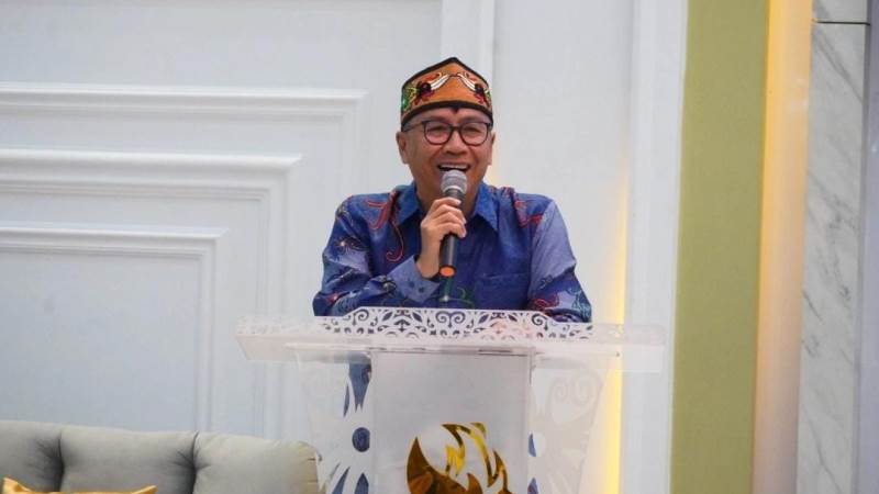 Kepala Bapperida Provinsi Kalteng, Leonard S. Ampung bacakan sambutan di Gereja Allah Peduli Indonesia (GAPI)-GCC Manna Manhu Palangka Raya, Jumat (28/2/2025). (MMCKALTENG)