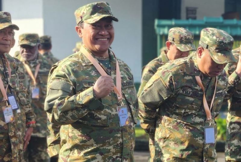 Wagub Kalteng Edy Pratowo saat menggunakan seragam komcad saat mengikuti retreat di Akmil Magelang, Jateng, Kamis (27/2). (BIROADPIM KALTENG)