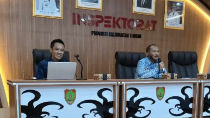 Inspektur Daerah Provinsi Kalteng, Saring memberikan arahan kepada tim. (MMC KALTENG)