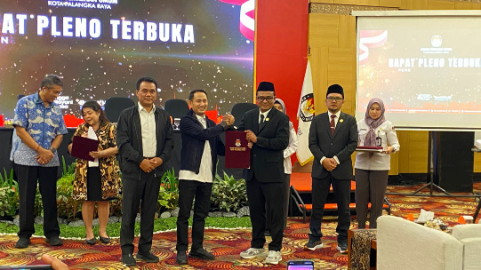Wali Kota dan Wakil Wali Kota Palangka Raya terpilih periode 2025-2030, Fairid Naparin dan Achmad Zaini. (Fernando/Prokalteng.co)