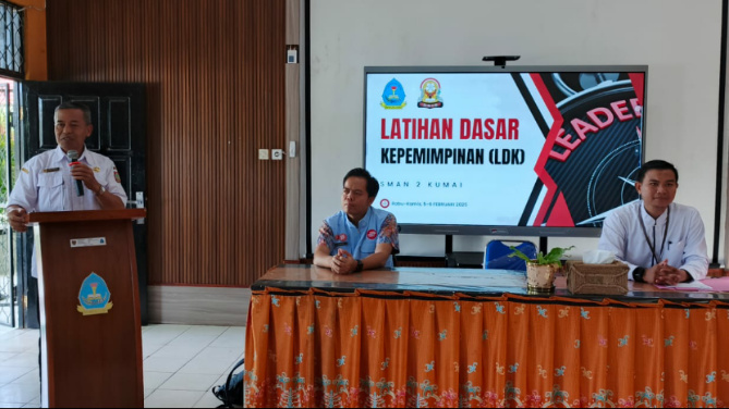 Kepala SMAN 2 Kumai, Drs Ridwan menegaskan, LDK merupakan bagian dari proses perkaderan yang bertujuan mencetak calon pemimpin berkualitas. (IST)