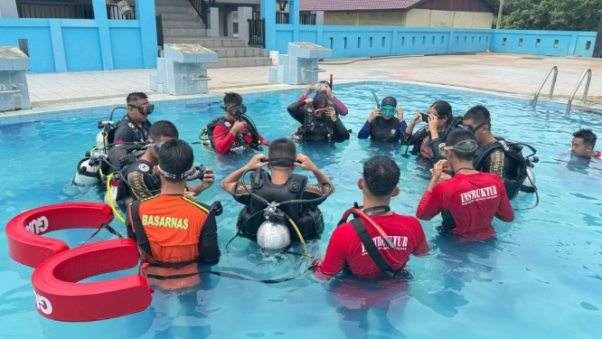 Latihan bersama Ditsamapta Polda Kalteng bersama Basarnas Palangka Raya pada Selasa (18/2). (Humas Polda)