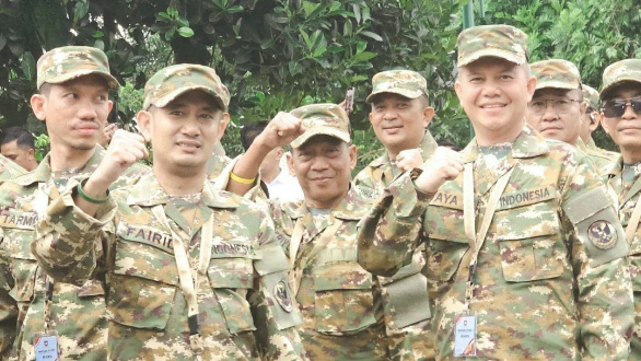 Wali Kota Palangka Raya, Fairid Naparin (kiri) saat mengikuti retret kepala daerah di Akmil Magelang bersama Bupati Gumas Jaya Samaya Monong. (Foto : Prokompim Palangka Raya)