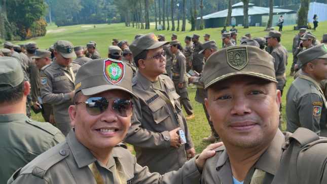 Bupati Barito Selatan Eddy Raya Samsuri bersama Gubernur Kalteng Agustiar Sabran. (IST)