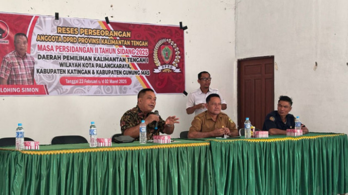 Ketua Komisi IV DPRD Kalteng Lohing Simon saat reses di Kabupaten Gunung Mas, Senin (24/2). (IST)