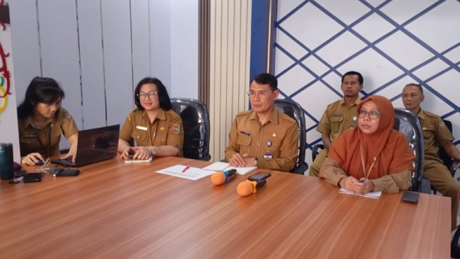Rakortek Tahun 2025 Desk Urusan Penanaman Modal Melalui Zoom Meeting di Aula PPID DPMPTSP Kalteng, Selasa (25/2/2025). (MMCKALTENG)