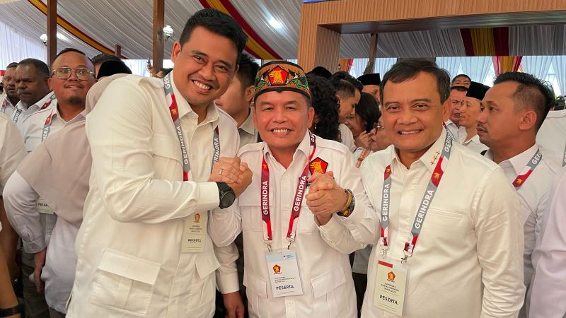 Guburnur Kalteng Agustiar Sabran foto bersama Gubernur Sumatera Utara Bobby Nasution dan Gubernur Jawa Tengah Ahmad Luthfi usai mendapat KTA Partai Gerindra. (IST)