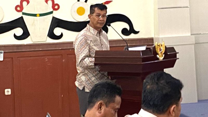 Kepala Operasional  Borneo Nature Foundation (BNF) Organization, Catur Setia Basuki saat menyampaikan sambutan pada Forum Pengurangan Risiko Bencana (FPRB), Rabu (12/2/2025). (Nando/Prokalteng.co)