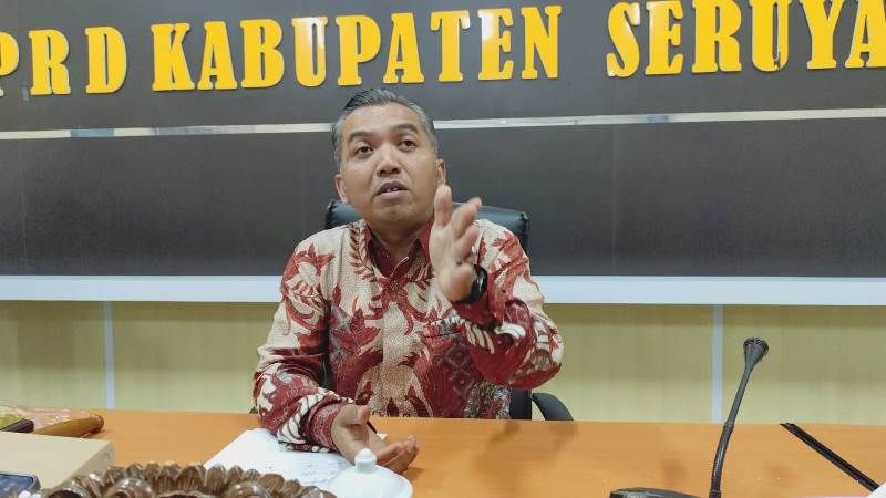 Ketua DPRD Kabupaten Seruyan, Zuli Eko Prasetyo saat diwawancarai. (Foto : Edy/Prokalteng.co)