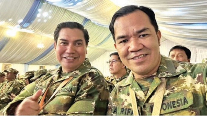 Bupati Pulang Pisau H Ahmad Rifa’I terlihat kompak bersama Wakil Bupati Pulang Pisau H Ahmad Jayadikarta saat mengikuti retret di Akmil Magelang Jawa tengah, Kamis (27/2). (IST)