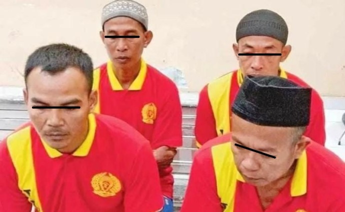 Empat terdakwa kasus pencurian buah sawit tengah menjalani sidang tuntutan yang digelar secara daring. (FOTO : IST)