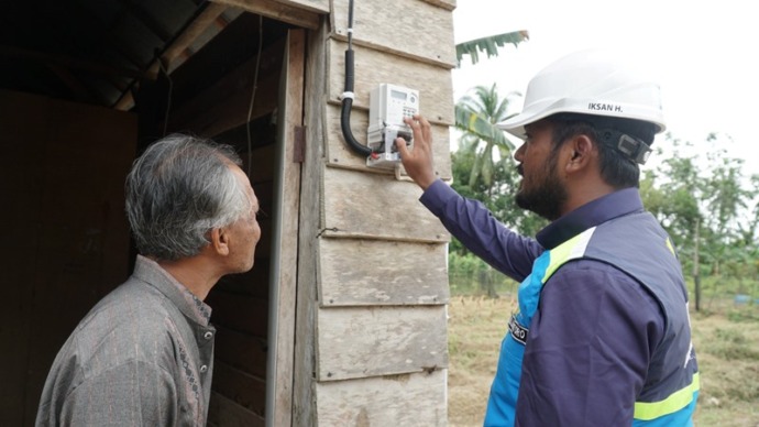 Pada tahun 2024, PT PLN UID Kalselteng telah menyalurkan bantuan listrik kepada 293 KK prasejahtera. (FOTO PLN)