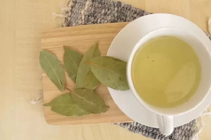 Air rebusan daun salam memiliki beragam manfaat bagi kesehatan tubuh. (dok. Jawa Pos)