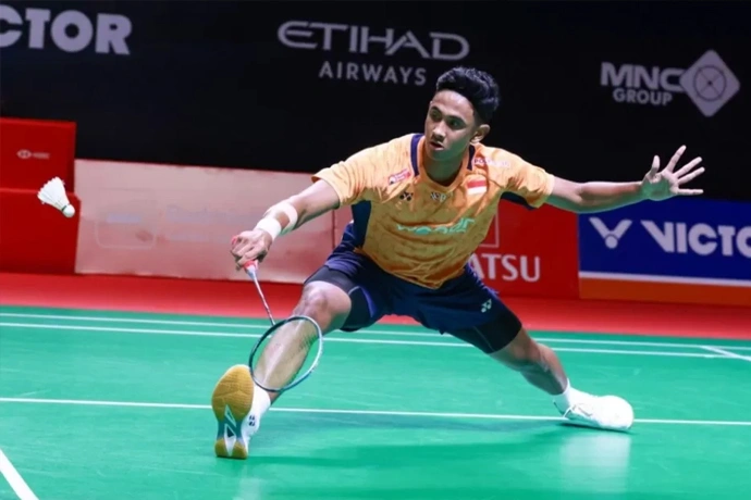 Alwi Farhan melaju ke babak final lewat kemenangan mudah. (PBSI)