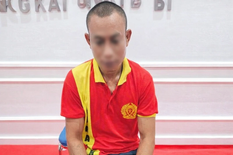 Terdakwa Tobi saat mengikuti sidang di Pengadilan Negeri Nanga Bulik, Kabupaten Lamandau, baru-baru ini. (FOTO: IST)