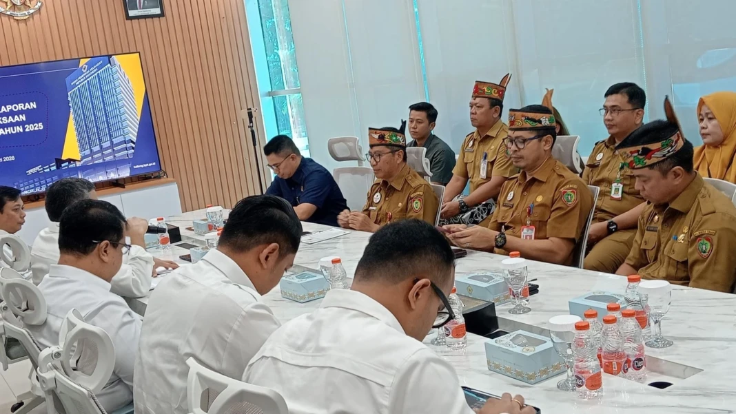Kegiatan penyerahan LHP Kepatuhan Semester II Tahun 2025 di Auditorium BPK Perwakilan Provinsi Kalimantan Tengah, Jalan Yos Sudarso, Senin (12/1). (ist)