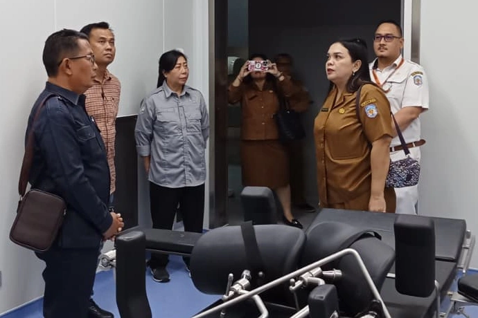 Komisi I DPRD Murung Raya saat melakukan peninjauan disalah satu fasilitas yang ada di RSUD Puruk Cahu.