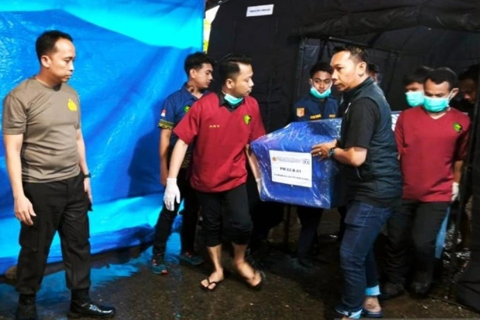 Penyerahan jenazah korban ATR 42-500 - Dok ANTARA -