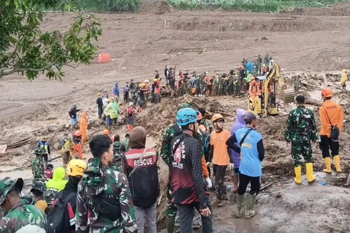 Proses Evakuasi Korban Longsor Cisarua