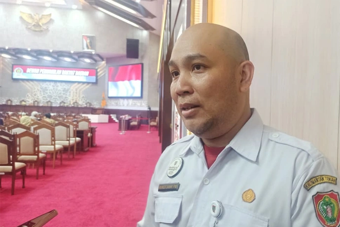 Sekretaris Dinas Kesehatan, Rainer Danny P.M saat diwawancara awak media usai kegiatan rapat paripurna DPRD Kalteng, Rabu (141). (Foto HeriProkalteng.co)