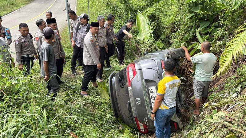 28_Mobil Terguling