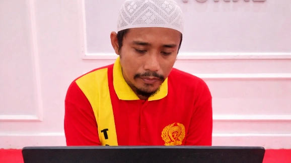Terdakwa kasus peredaran 2 kilogram sabu, Imam Safi’i, saat menjalani persidangan di Pengadilan Negeri Nanga Bulik, Kabupaten Lamandau, baru-baru ini. (FOTO: IST)
