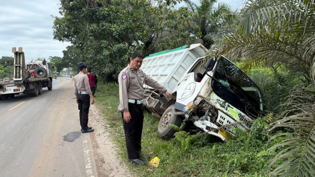 Kondisi pasca kecelakaan di Jalan Mahir Mahar Trans Palangka Raya–Pulang Pisau, Kelurahan Sabangau, Kota Palangka Raya, Kamis (12/2). (Foto Satlantas untuk Prokalteng.co)