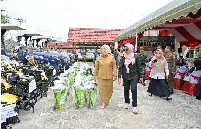 10_Bupati Kobar_Alsintan