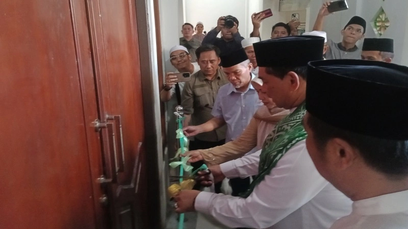 11_Bupati Batara Potong Pita