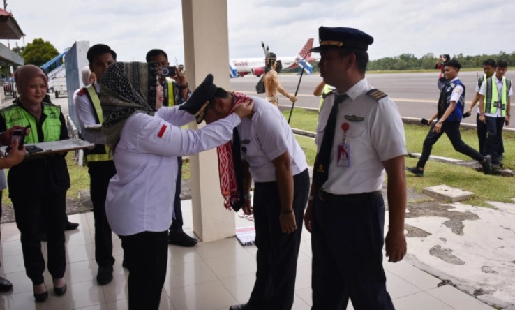 12_Bupati Kobar_Penerbangan