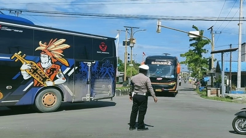 17_Lamandau_Bus