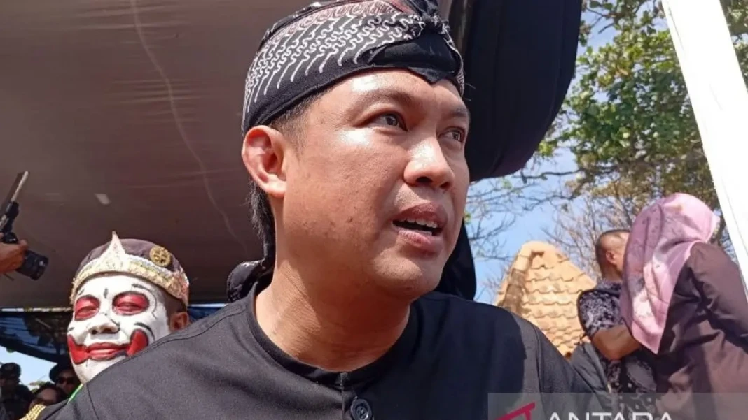 bupati-cilacap-syamsul-auliya-rachman-antarasumarwoto-v5nob